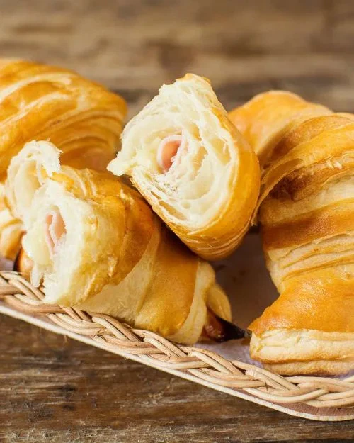 Croissant de jamón y queso